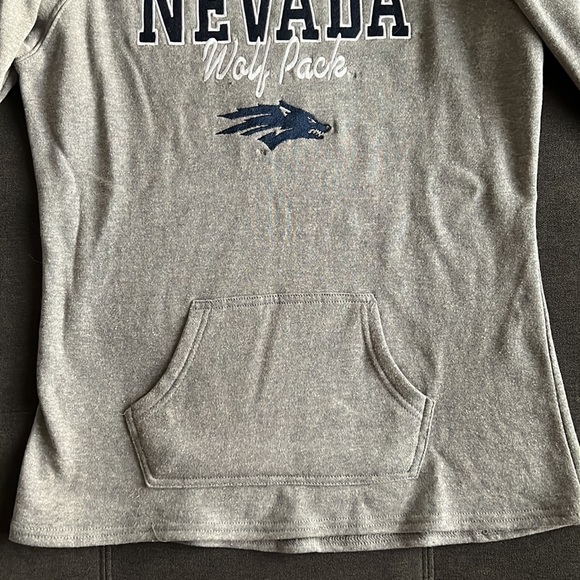 UNIVERSITY OF NEVADA UNR COLLEGIATE WOLF PACK EMBROIDERED COW NECK SWEATSHIRT - Picture 4 of 5